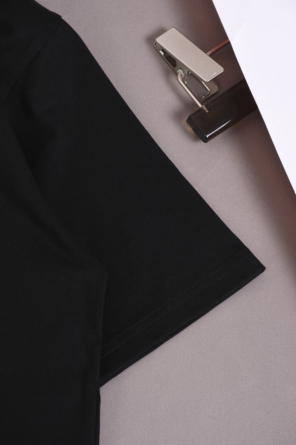 ブランドTシャツ側面デザイン